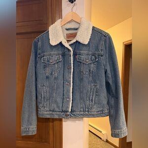 Levi’s Women’s Sherpa Trucker Jacket Blue Denim Size M
